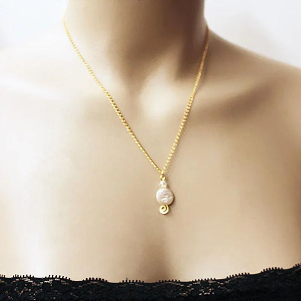 Dainty Pearl Pendant Necklace