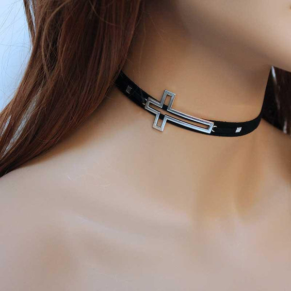 Large Sideways Cross Choker